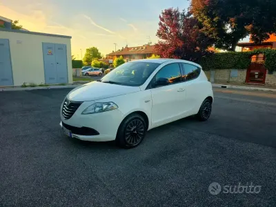 Usata Lancia Ypsilon Silver 69 CV (50 kW) 2014 Bianco Utilitaria