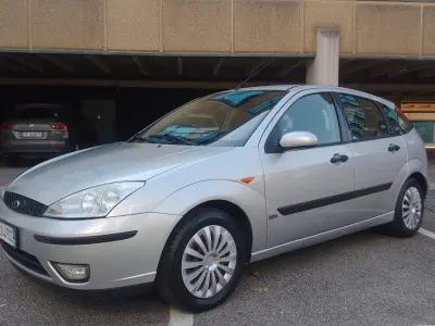 Usata Ford Focus Zetec 100 CV (73 kW) 2002 Argento Berlina