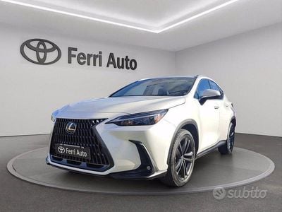 Usata Lexus NX450h+ 309 CV (227 kW) 2024 Pearl white SUV