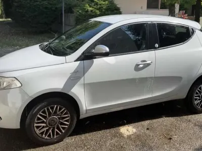 Usata Lancia Ypsilon Platinum 80 CV (58 kW) 2017 Utilitaria