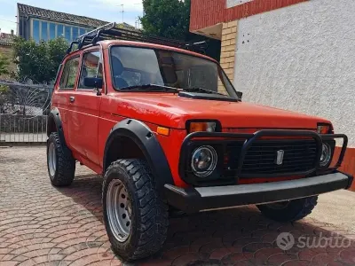 Usata Lada niva 75 CV (55 kW) 1989 Rosso SUV