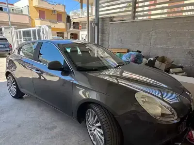 Usata Alfa Romeo Giulietta Distinctive 105 CV (77 kW) 2012 Grigio Utilitaria