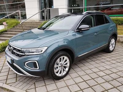 Usado VW T-Roc Style 150 HP (110 kW) 2022 Azul SUV