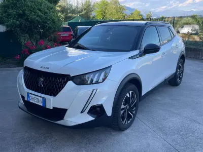 Usata Peugeot 2008 GT 131 CV (96 kW) 2021 Bianco SUV