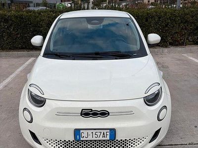 Usata Fiat 500e Action 69 kW (95 CV) 2022 Bianco Berlina