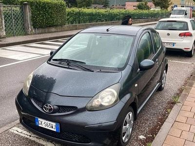 Usata Toyota Aygo Sol 67 CV (49 kW) 2008 Grigio Utilitaria