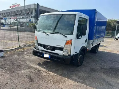 Usata Nissan Cabstar 110 CV (80 kW) 2011 Bianco Pick-up