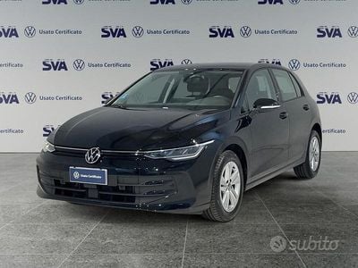 Usata VW Golf VIII Life 116 CV (85 kW) 2025 Deep black Berlina