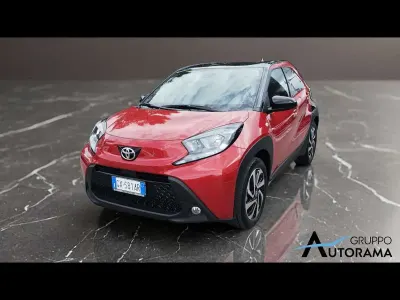 Usata Toyota Aygo X Trend 72 CV (52 kW) 2024 Rosso / tetto nero SUV