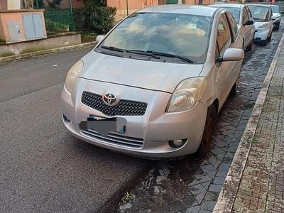Usata Toyota Yaris 87 CV (63 kW) 2008 Grigio Utilitaria