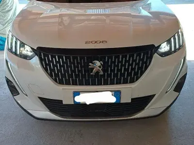 Usata Peugeot 2008 110 CV (80 kW) 2022 Bianco SUV