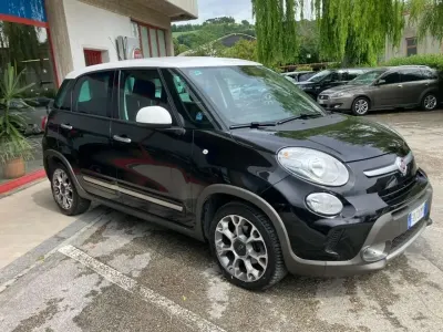 Usata Fiat 500L Trekking 95 CV (69 kW) 2016 Nero/tetto bianco Monovolume