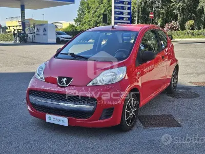 Usata Peugeot 107 68 CV (50 kW) 2010 Rosso Utilitaria