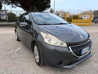 Usata Peugeot 208 Active 68 CV (50 kW) 2012 Grigio Utilitaria