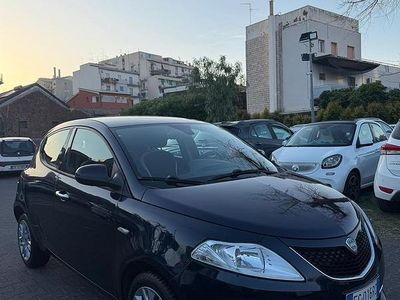 Usata Lancia Ypsilon 95 CV (69 kW) 2017 Blu Utilitaria