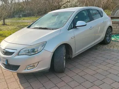 Usata Opel Astra 60 CV (44 kW) 2010 Berlina