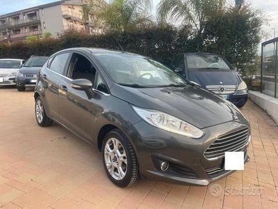 Usata Ford Fiesta 95 CV (69 kW) 2016 Grigio Utilitaria