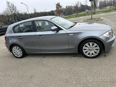 Usata BMW 118 143 CV (105 kW) 2010 Grigio Utilitaria