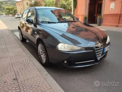 Usata Alfa Romeo 147 120 CV (88 kW) 2007 Grigio Utilitaria