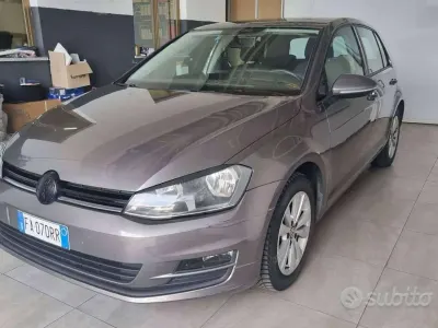 Usata VW Golf VII Comfortline 110 CV (80 kW) 2015 Grigio metallizzato Berlina