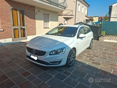 Usata Volvo V60 190 CV (139 kW) 2015 Bianco Station wagon