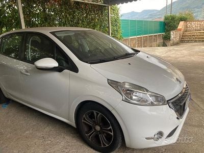 Bianco Usata 2015 Peugeot 208 Allure Utilitaria | 3900 € (Ottimo prezzo)