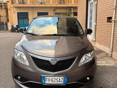 Usata Lancia Ypsilon 69 CV (50 kW) 2017 Grigio Utilitaria