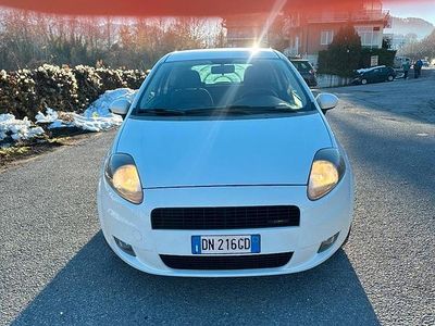 Usata Fiat Grande Punto Dynamic 120 CV (88 kW) 2008 Bianco Utilitaria