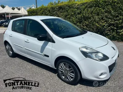Gebraucht Renault Clio II 85 PS (62 kW) 2010 Weiß Limousine