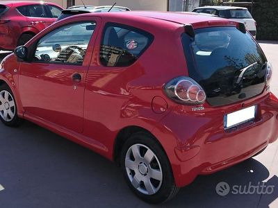 Usata Toyota Aygo 67 CV (49 kW) 2008 Rosso Utilitaria