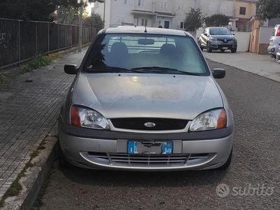 Usata Ford Fiesta 75 CV (55 kW) 2001 Grigio Utilitaria