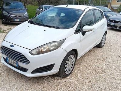 Usata Ford Fiesta 75 CV (55 kW) 2013 Bianco Utilitaria