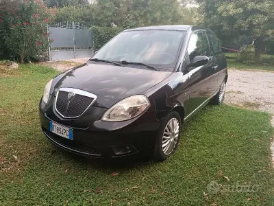 Usata Lancia Ypsilon 60 CV (44 kW) 2008 Nero Utilitaria