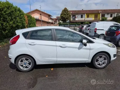 Gebraucht Ford Fiesta 80 PS (58 kW) 2013 Weiß Van / Kleinbus