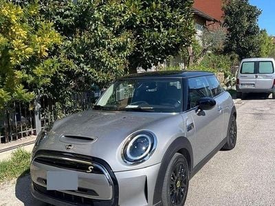 Usata Mini Cooper SE Classic 75 kW (102 CV) 2023 Grigio Utilitaria