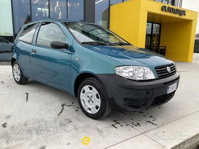 Usata Fiat Punto Active 60 CV (44 kW) 2005 Verde Utilitaria