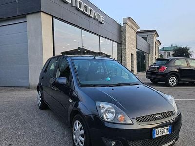 Usata Ford Fiesta 68 CV (50 kW) 2007 Gray Utilitaria