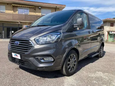 Usata Ford Tourneo Titanium 131 CV (96 kW) 2021 Grigio Monovolume
