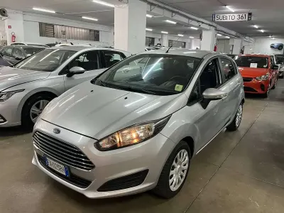 Usata Ford Fiesta 60 CV (44 kW) 2014 Argento Utilitaria