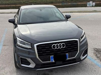 Begagnad Audi Q2 Admired 2020 Grå SUV