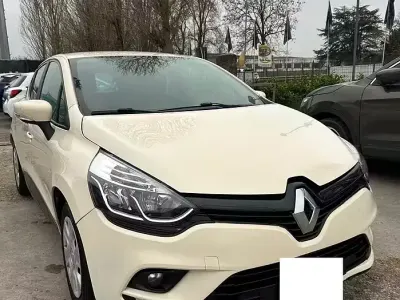 Usata Renault Clio IV 90 CV (66 kW) 2017 Beige Berlina
