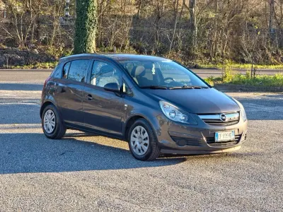 Usata Opel Corsa Edition 85 CV (62 kW) 2010 Grigio Utilitaria