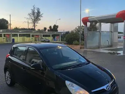 Usata Hyundai i20 Premium 90 CV (66 kW) 2012 Utilitaria