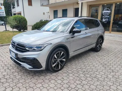 Usata VW Tiguan Allspace Life 150 CV (110 kW) 2024 Grigio SUV