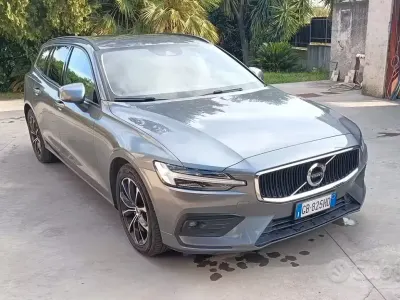 Usata Volvo V60 Business Edition 150 CV (110 kW) 2020 Grigio Station wagon