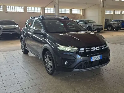 Usata Dacia Sandero Comfort 101 CV (74 kW) 2023 Grigio Berlina