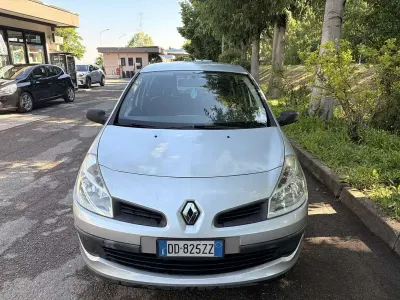 Usata Renault Clio II Authentique 75 CV (55 kW) 2006 Grigio Berlina
