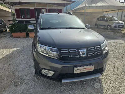 Usata Dacia Sandero Stepway 90 CV (66 kW) 2017 Grigio Berlina
