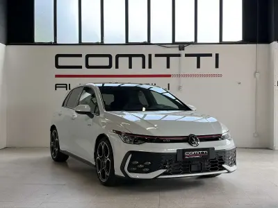 Usata VW Golf VIII GTI 265 CV (194 kW) 2024 Pure white Berlina