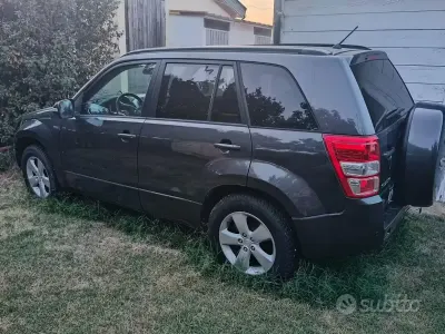 Usata Suzuki Vitara 129 CV (94 kW) 2012 Grigio Station wagon